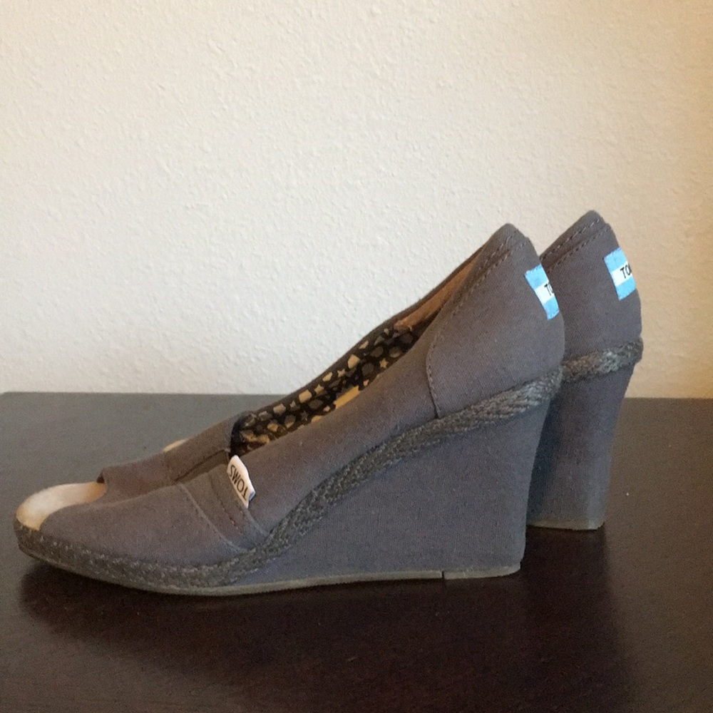 Toms Shoes